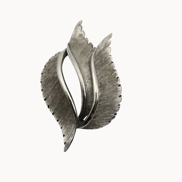 Vintage Silver Tone Leaf Feather Etched Fashion Jewelry Brooch Pin - Picture 2 of 5